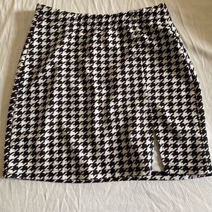 Super cute black and white skirt